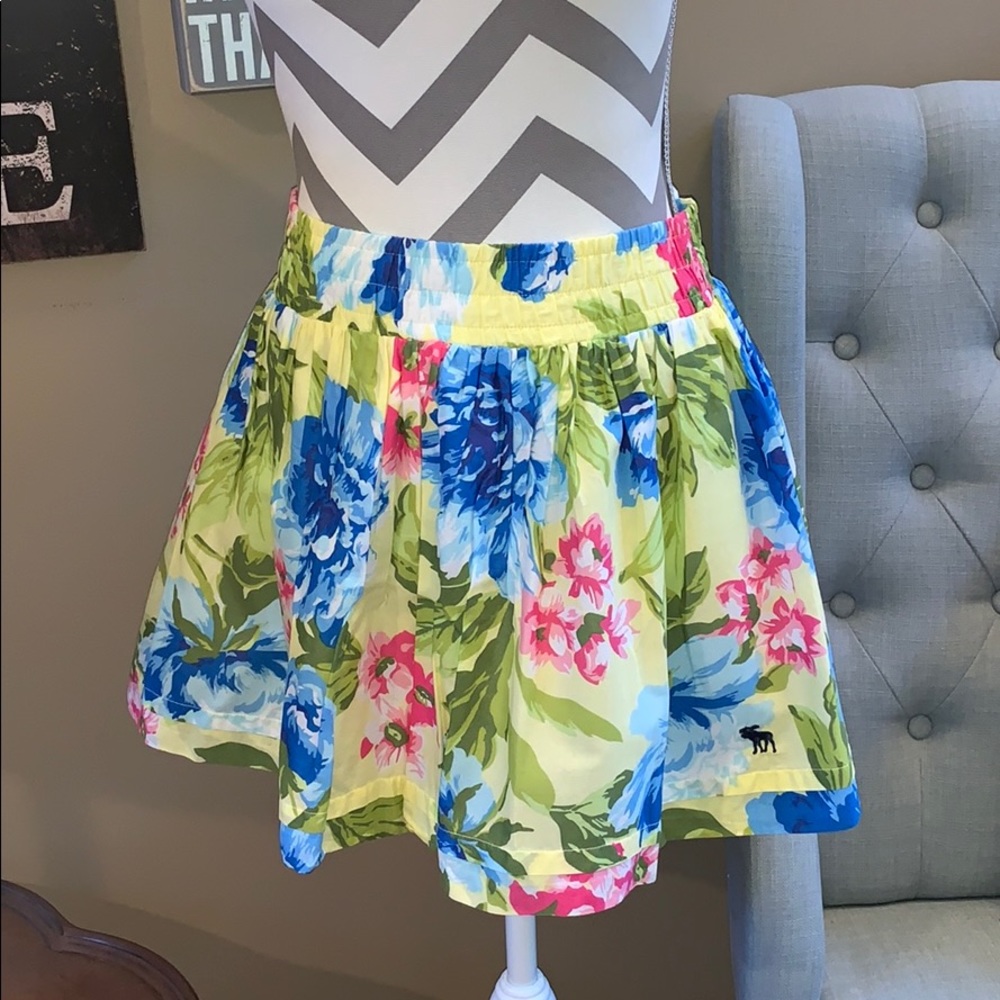 💛Abercrombie &Fitch Mini Skirt